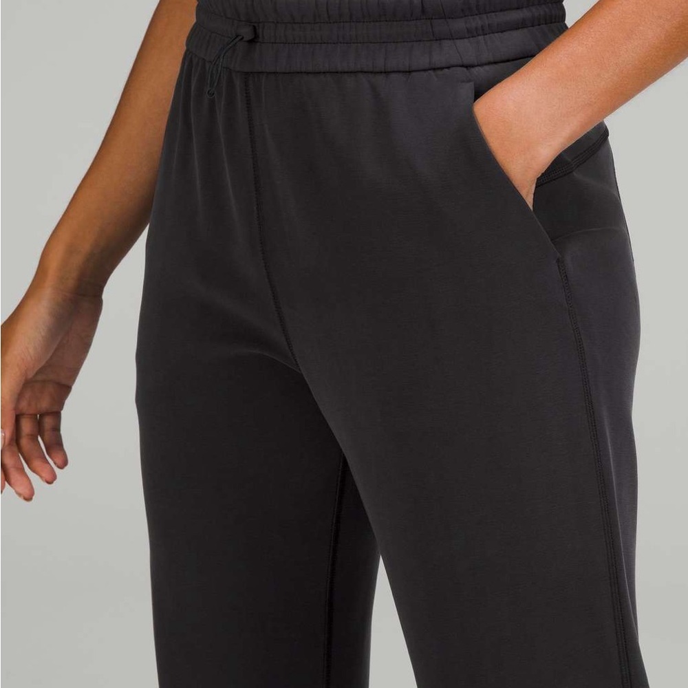 Lululemon grey wide leg ankle elastic waist athletic pants size 8